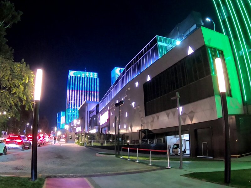 Feeling like an odd duck, I walked out of the swanky shopping mall, only to find myself among even fancier streets.